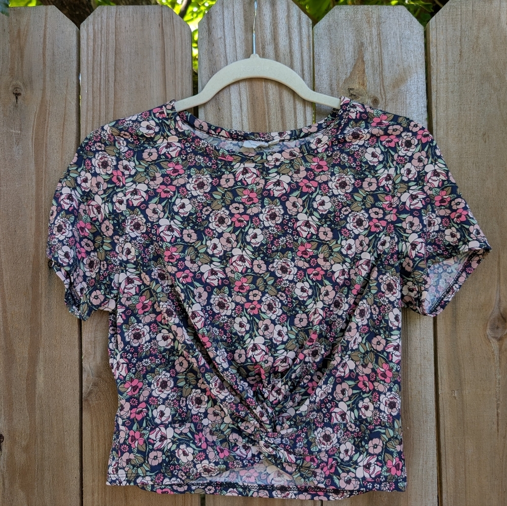 Live in the Moment Soft Pink Floral Short Sleeve Crop Top